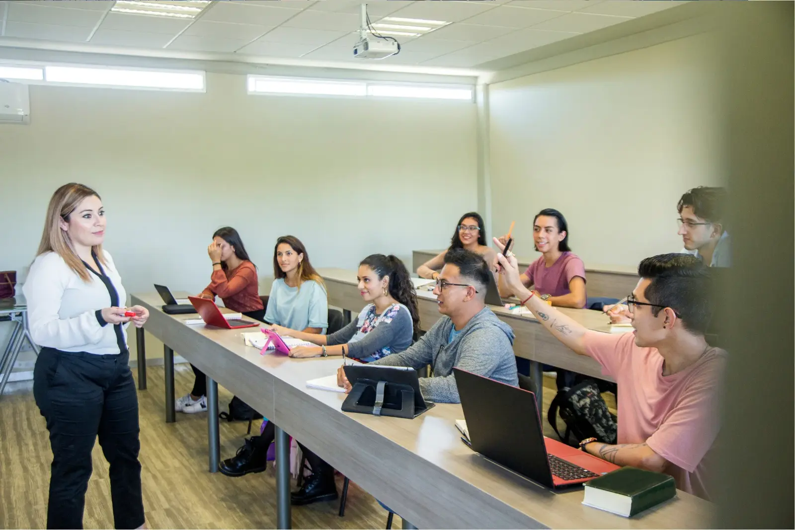 Lycée français moderne - Établissements scolaires