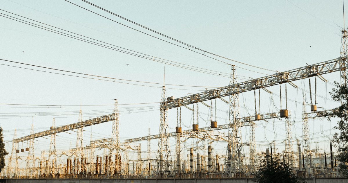 Première batterie grid forming de France : rôle et bénéfices pour le réseau breton