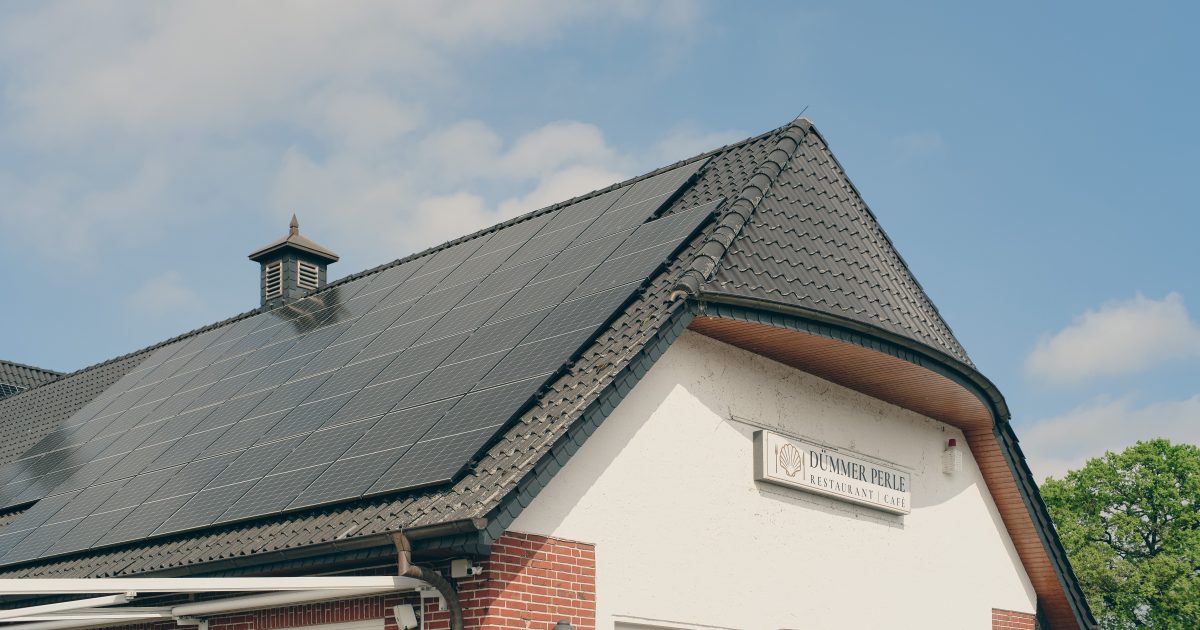 Panneaux solaires : une solution d&rsquo;énergie renouvelable en essor pour les entreprises et les particuliers