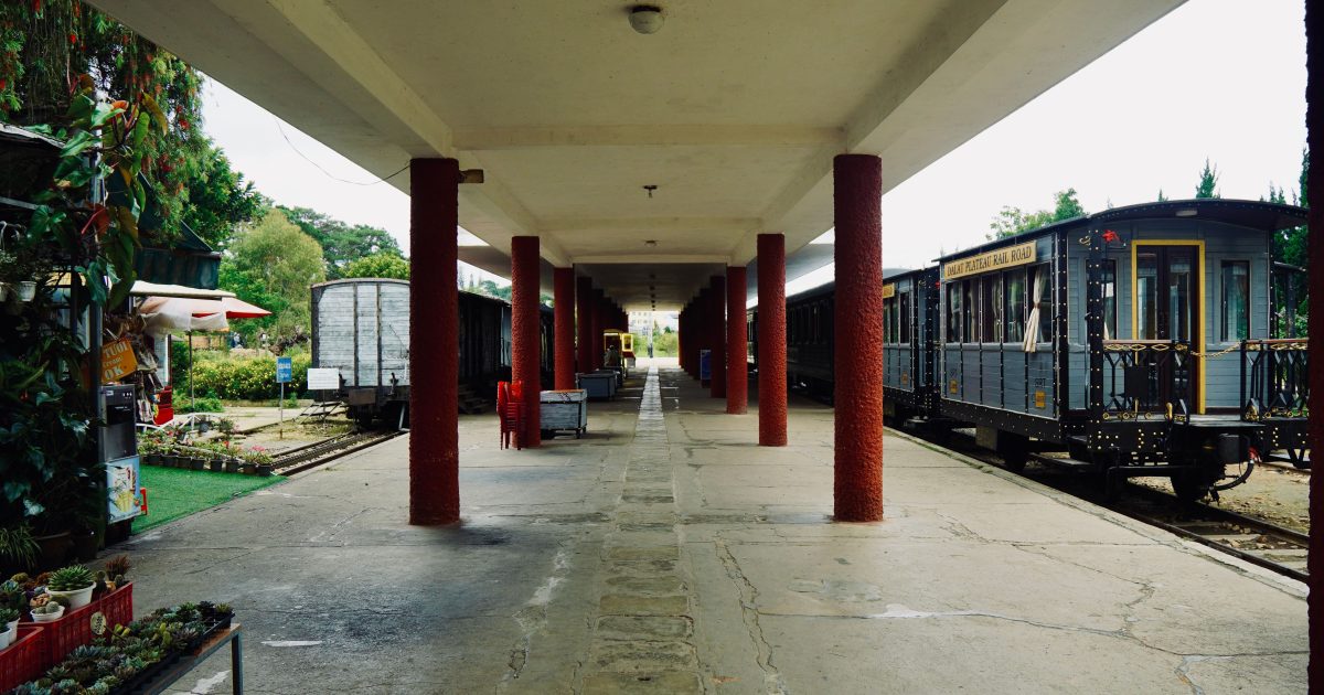 Mise en service du premier train électrique français à batterie : une étape pour la décarbonation ferroviaire