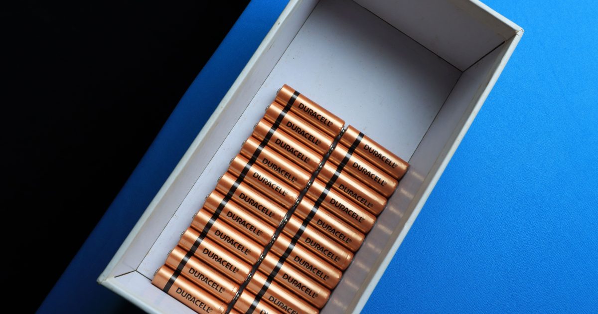 Déploiement en Chine d’une usine géante pour batteries longue durée : implications concrètes pour l’énergie stockable