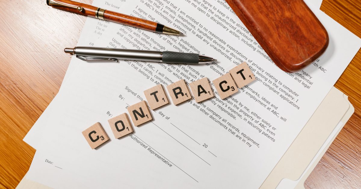 Les points essentiels à vérifier dans votre contrat d&rsquo;énergie avant signature