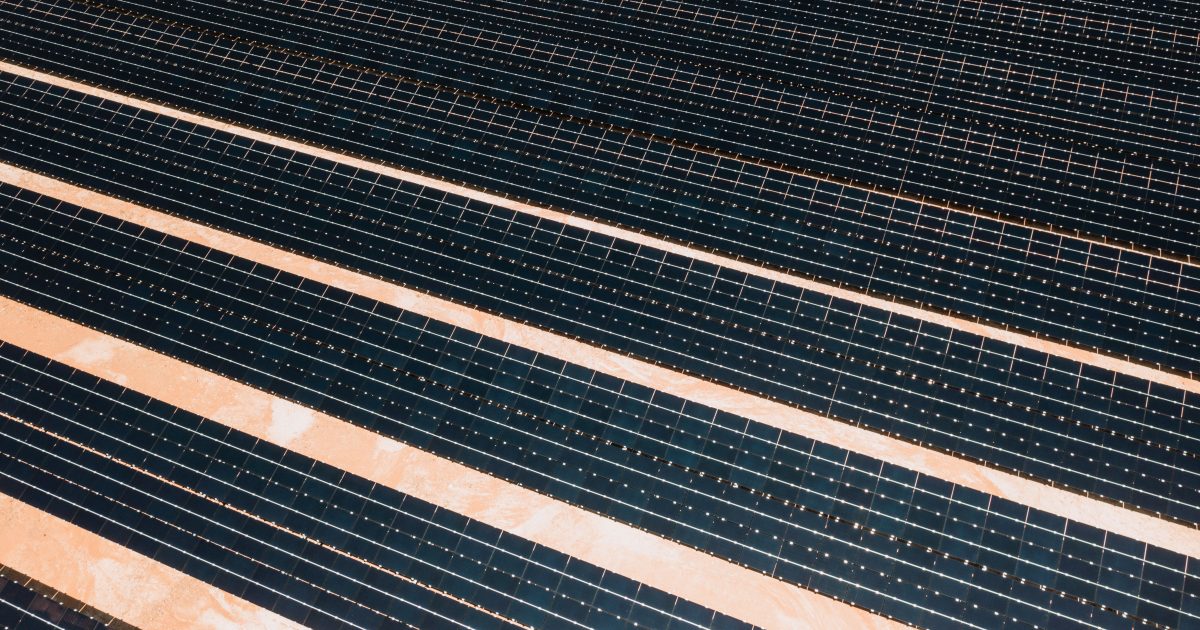 Panneaux solaires posés au sol : une innovation concrète pour faciliter le photovoltaïque